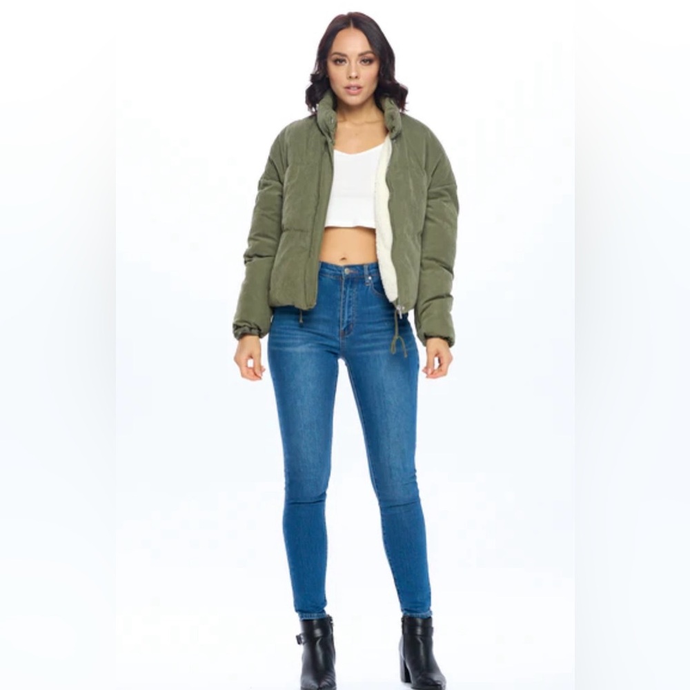 ❤️ EUC CUTE BOMBER JACKET. SHERPA LINED. SIZE MED. OLIVE GREEN